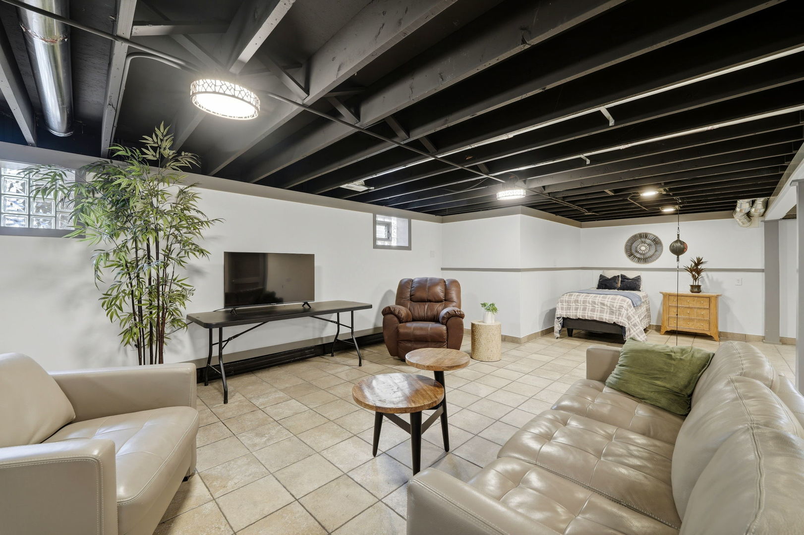7235 W Barry Avenue, Chicago, IL 60707