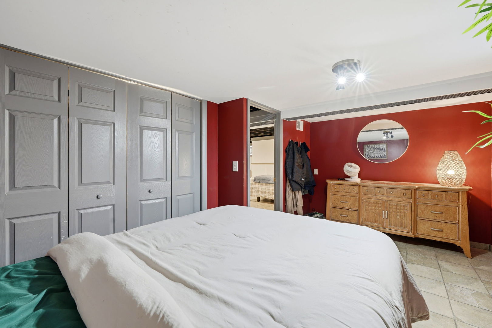 7235 W Barry Avenue, Chicago, IL 60707