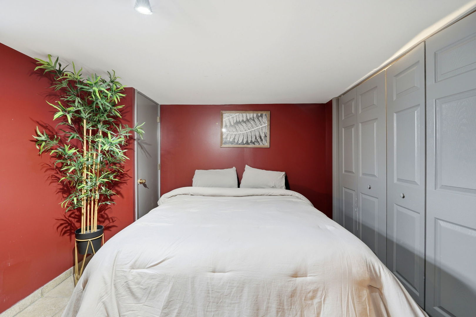 7235 W Barry Avenue, Chicago, IL 60707