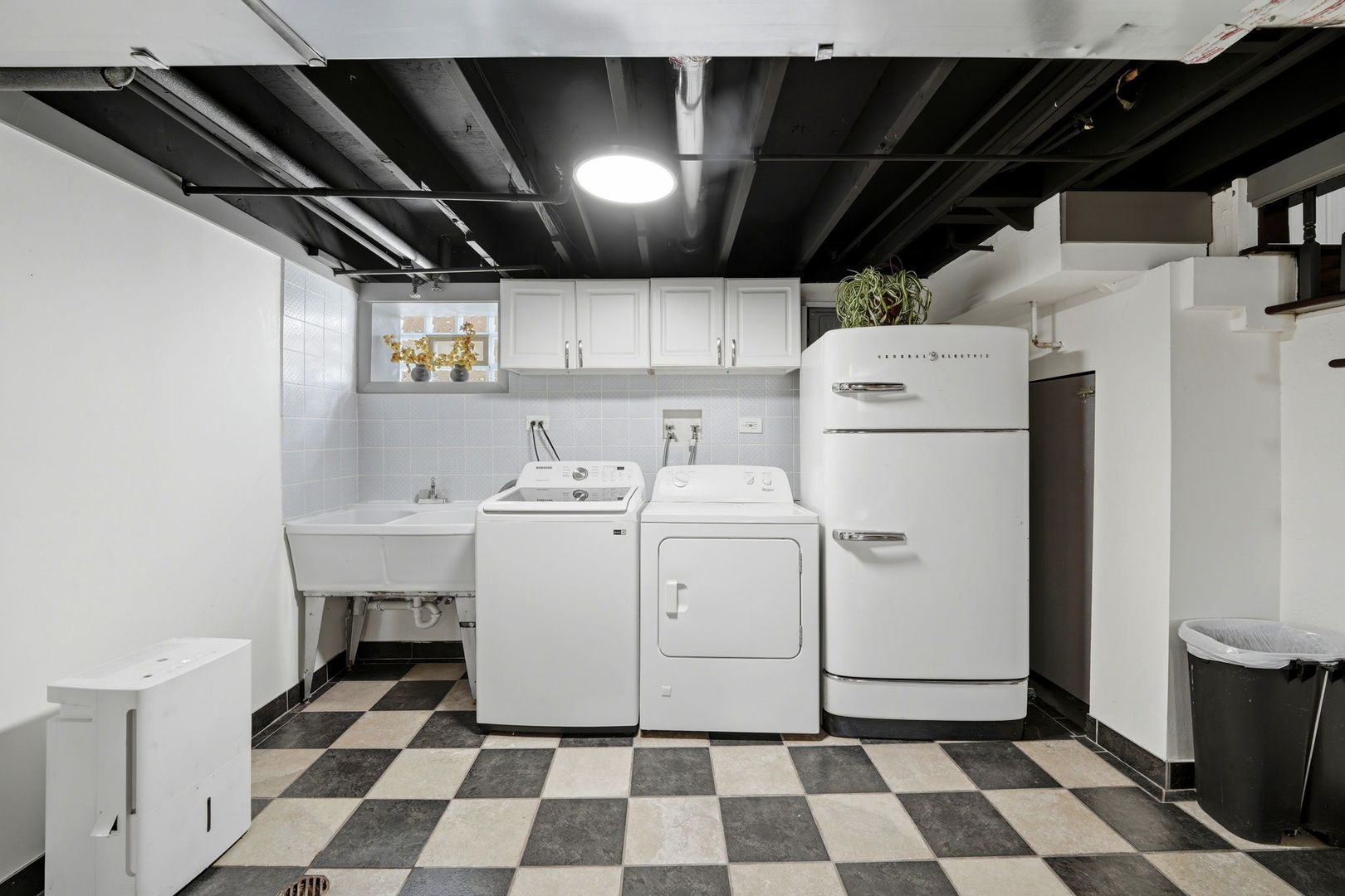 7235 W Barry Avenue, Chicago, IL 60707