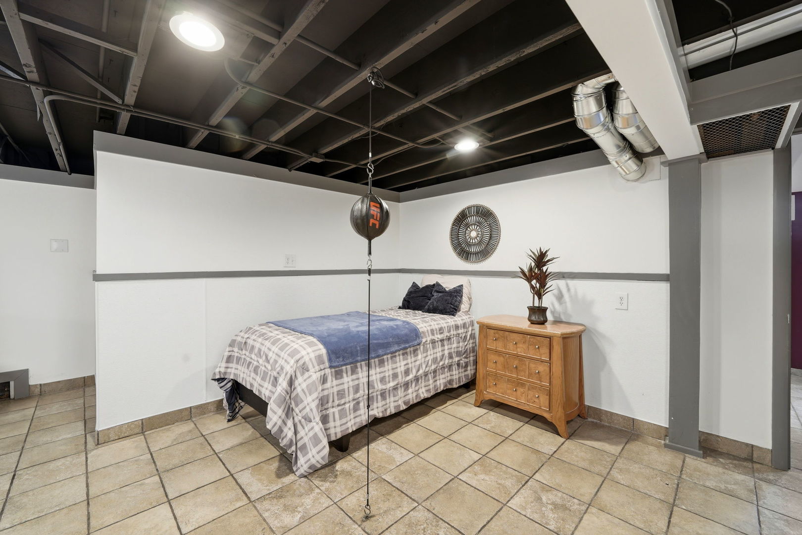7235 W Barry Avenue, Chicago, IL 60707