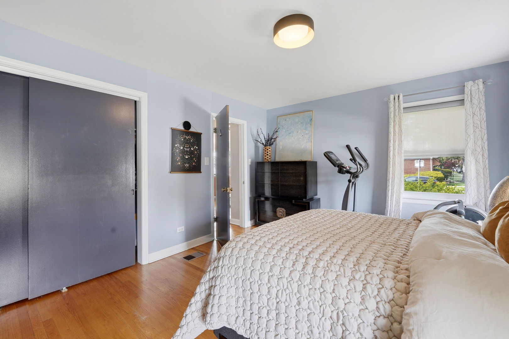 7235 W Barry Avenue, Chicago, IL 60707