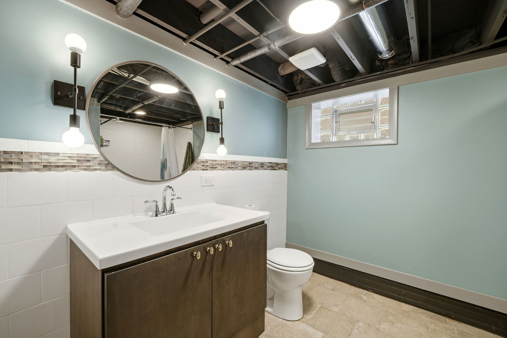 7235 W Barry Avenue, Chicago, IL 60707