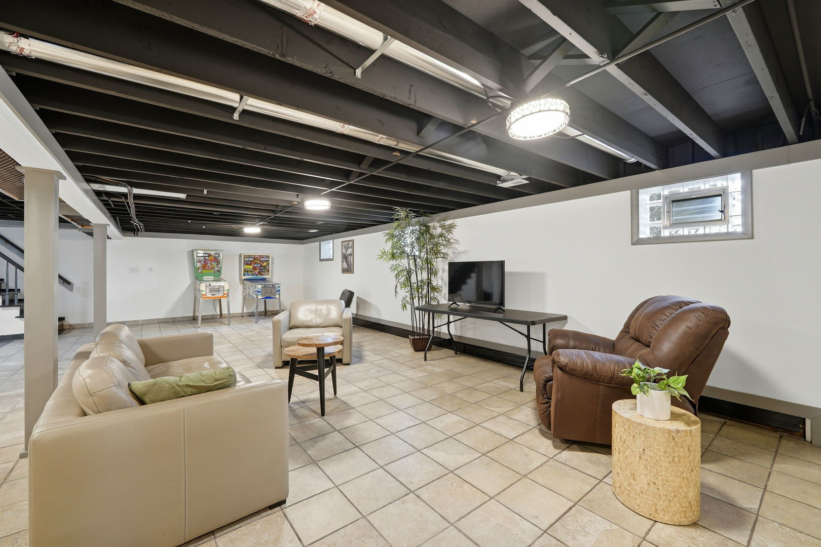 7235 W Barry Avenue, Chicago, IL 60707