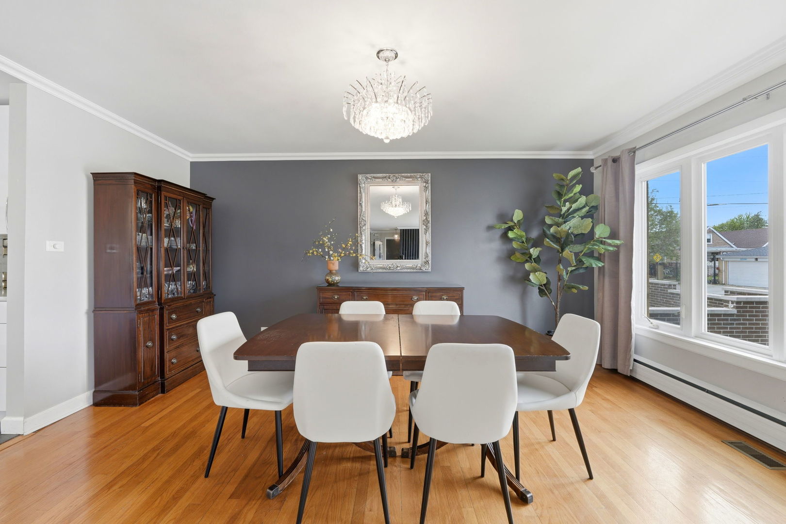 7235 W Barry Avenue, Chicago, IL 60707