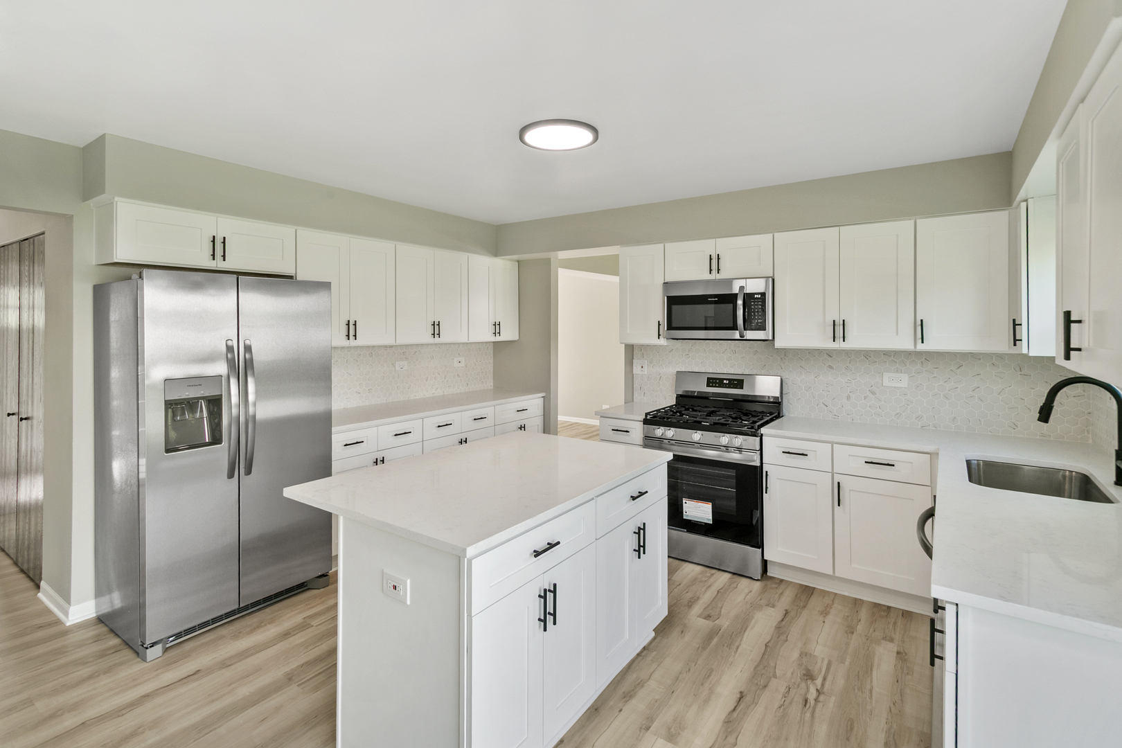 731 Roaring Brook Lane, Algonquin, IL 60102
