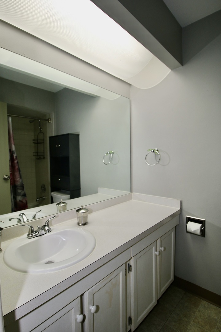 3012 Roberts Drive #5, Woodridge, IL 60517