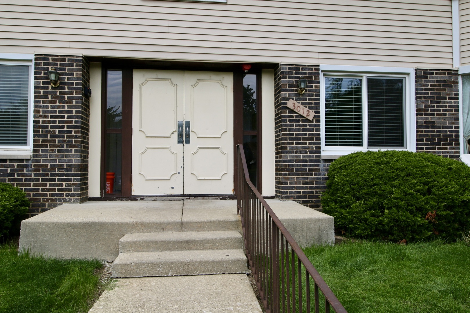 3012 Roberts Drive #5, Woodridge, IL 60517
