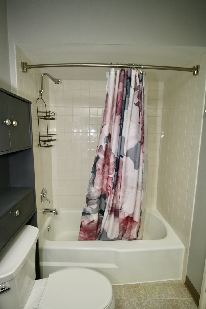 3012 Roberts Drive #5, Woodridge, IL 60517