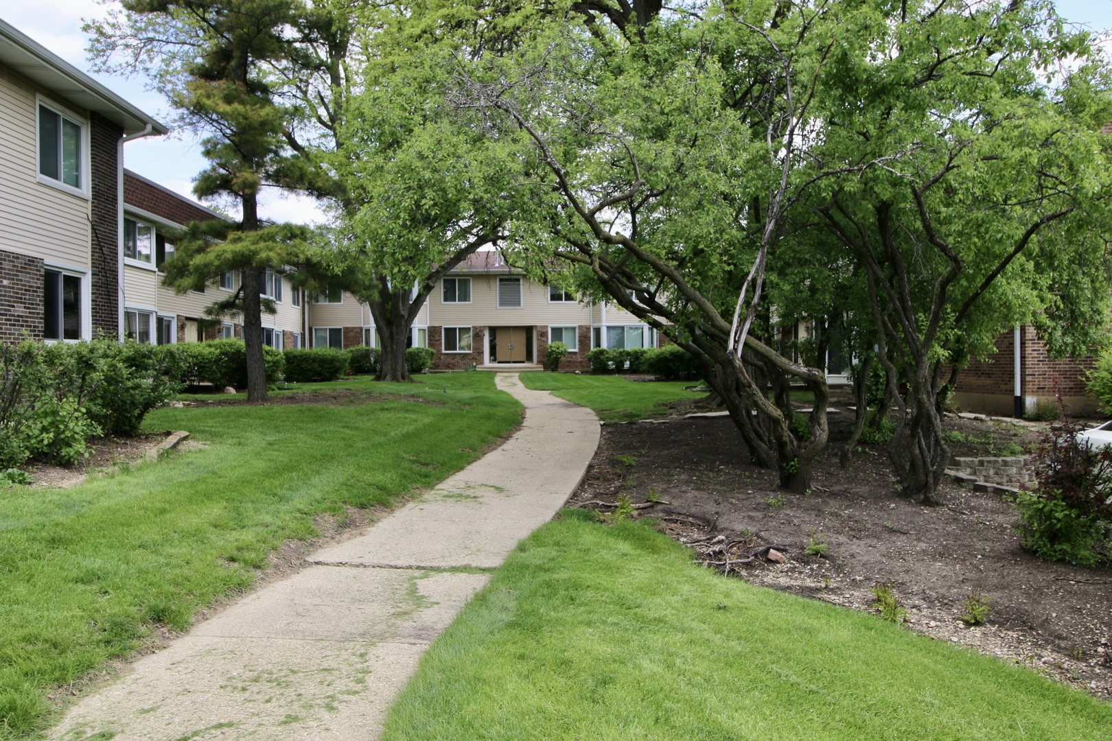 3012 Roberts Drive #5, Woodridge, IL 60517