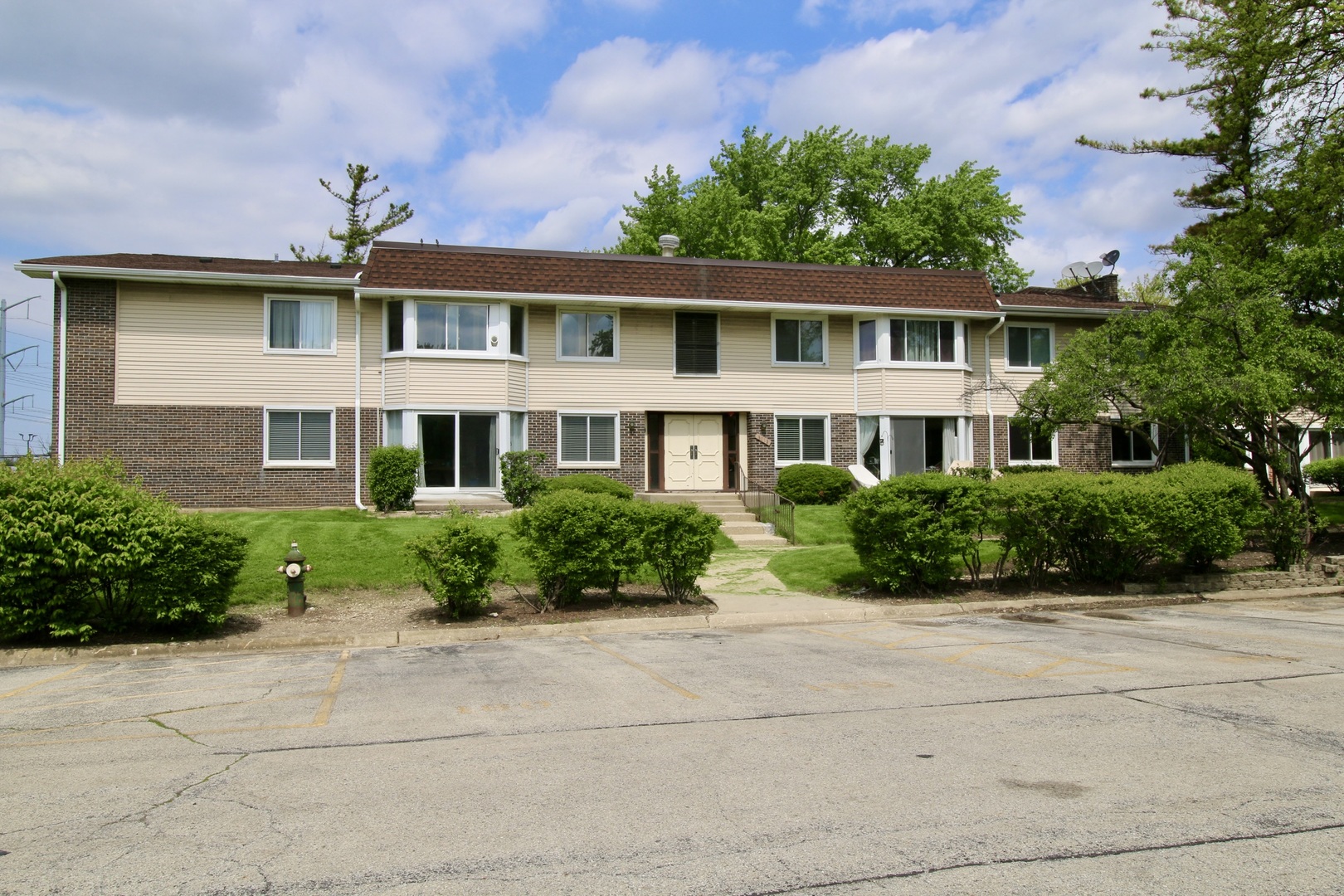 3012 Roberts Drive #5, Woodridge, IL 60517