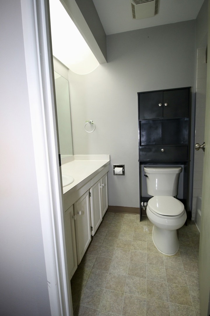 3012 Roberts Drive #5, Woodridge, IL 60517