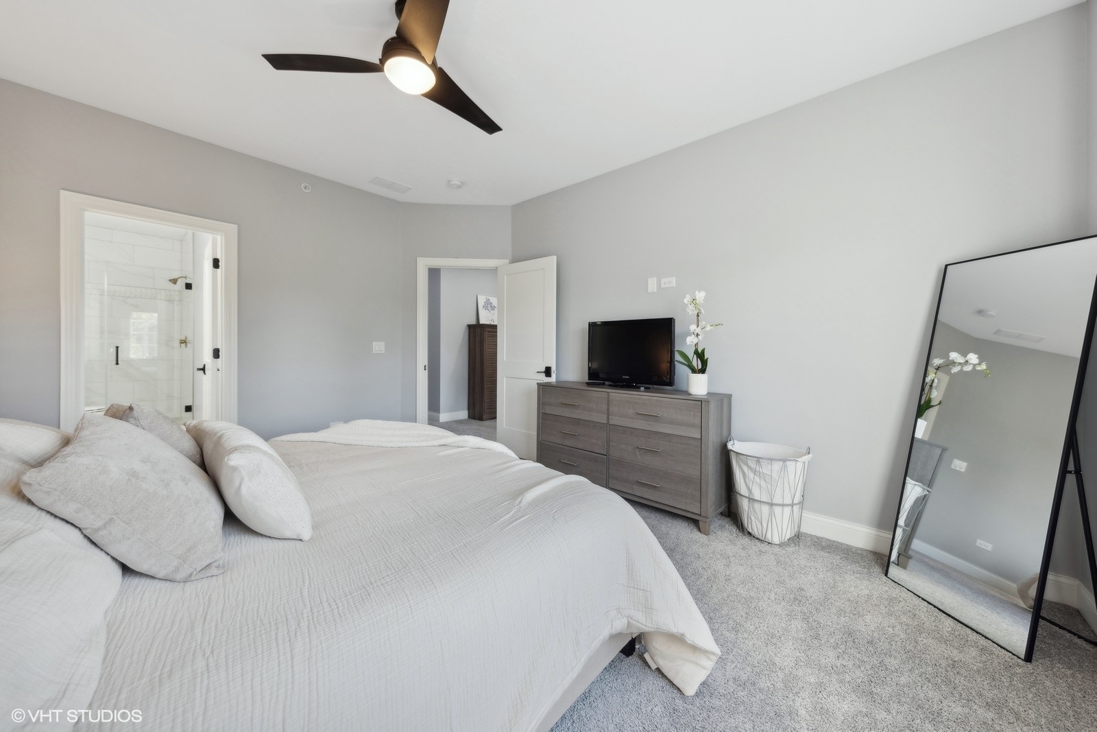 416 N Cass Avenue #4, Westmont, IL 60559
