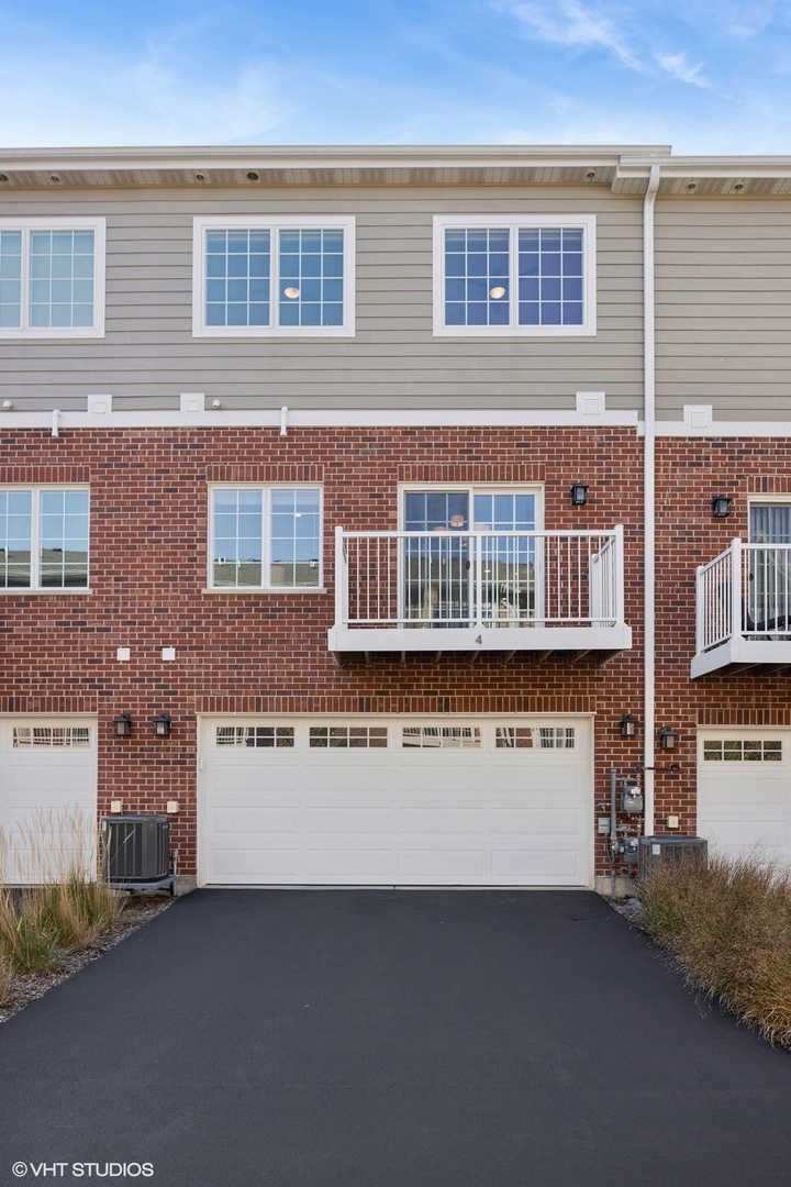 416 N Cass Avenue #4, Westmont, IL 60559