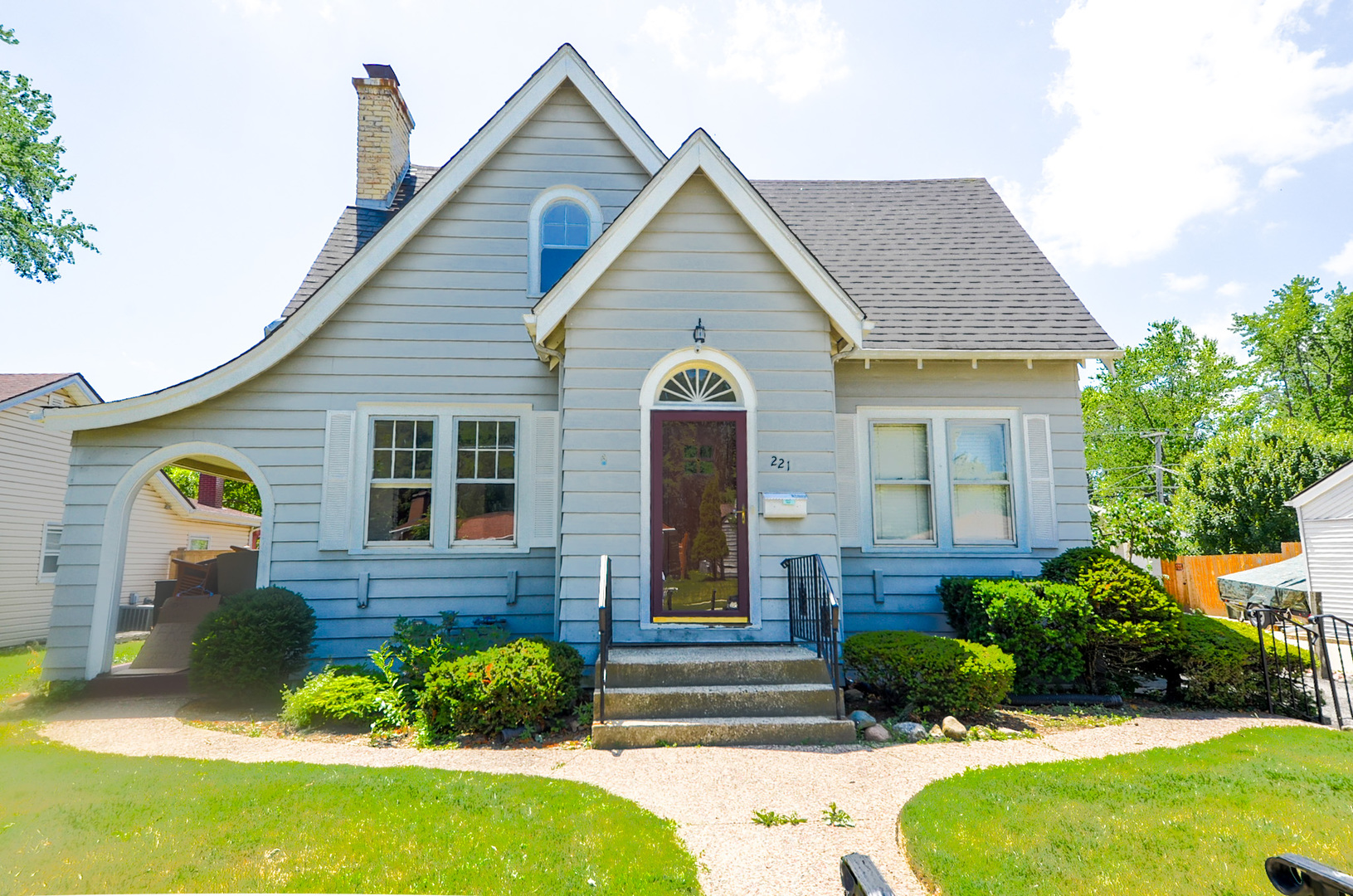 221 W Courtland Street, Mundelein, IL 60060