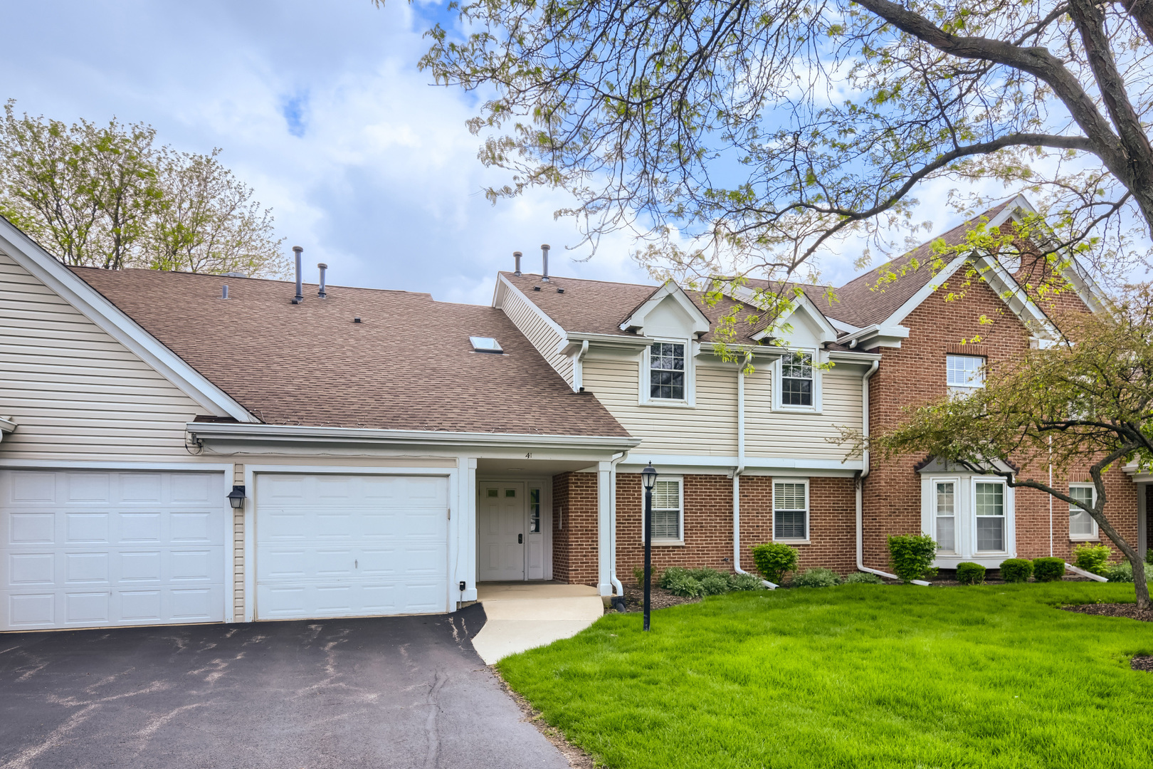 41 Ashburn Court #X2, Schaumburg, IL 60193