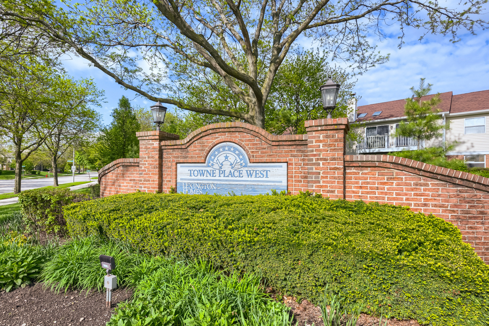 41 Ashburn Court #X2, Schaumburg, IL 60193