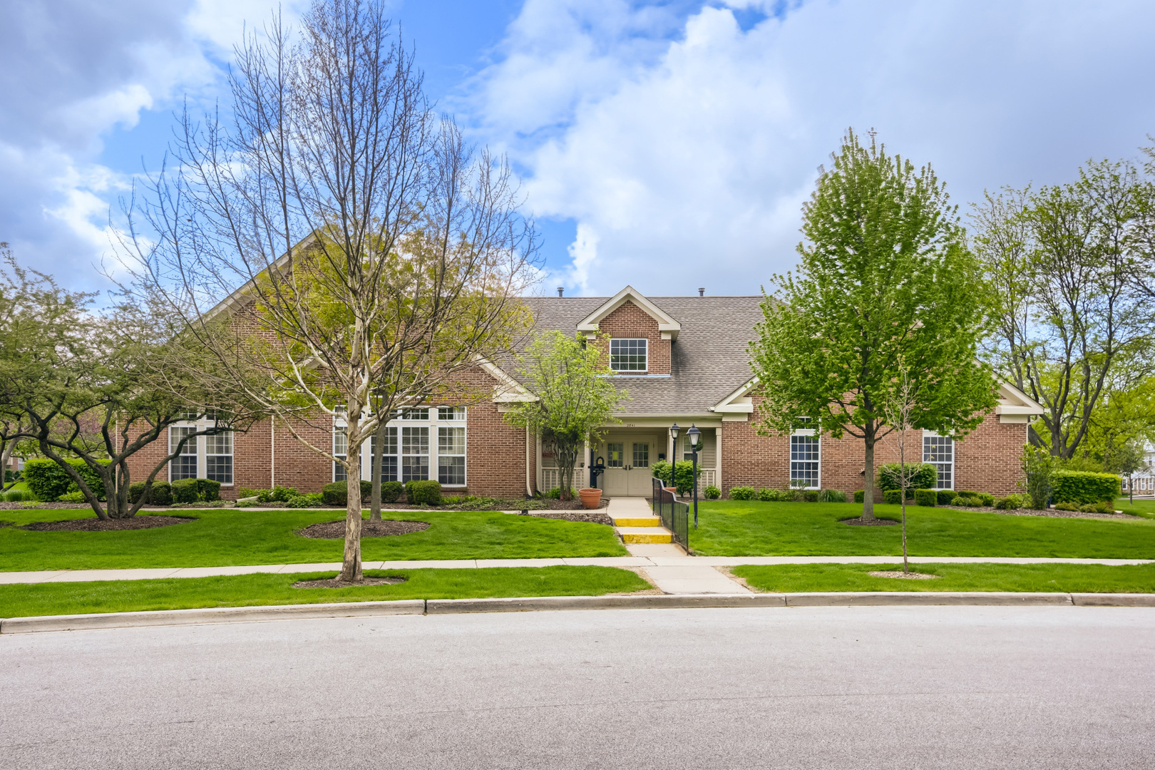 41 Ashburn Court #X2, Schaumburg, IL 60193