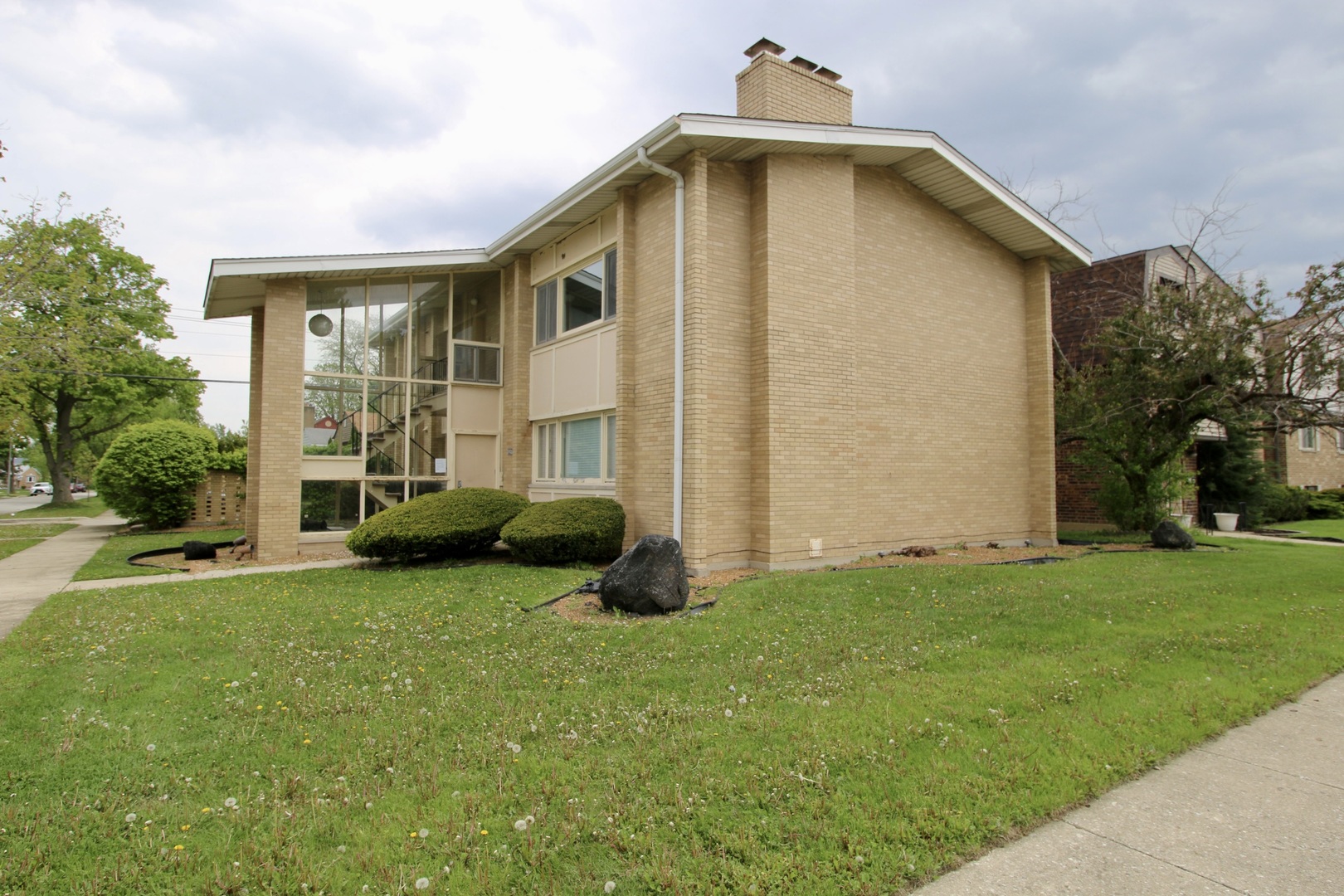 10357 Wight Street, Westchester, IL 60154