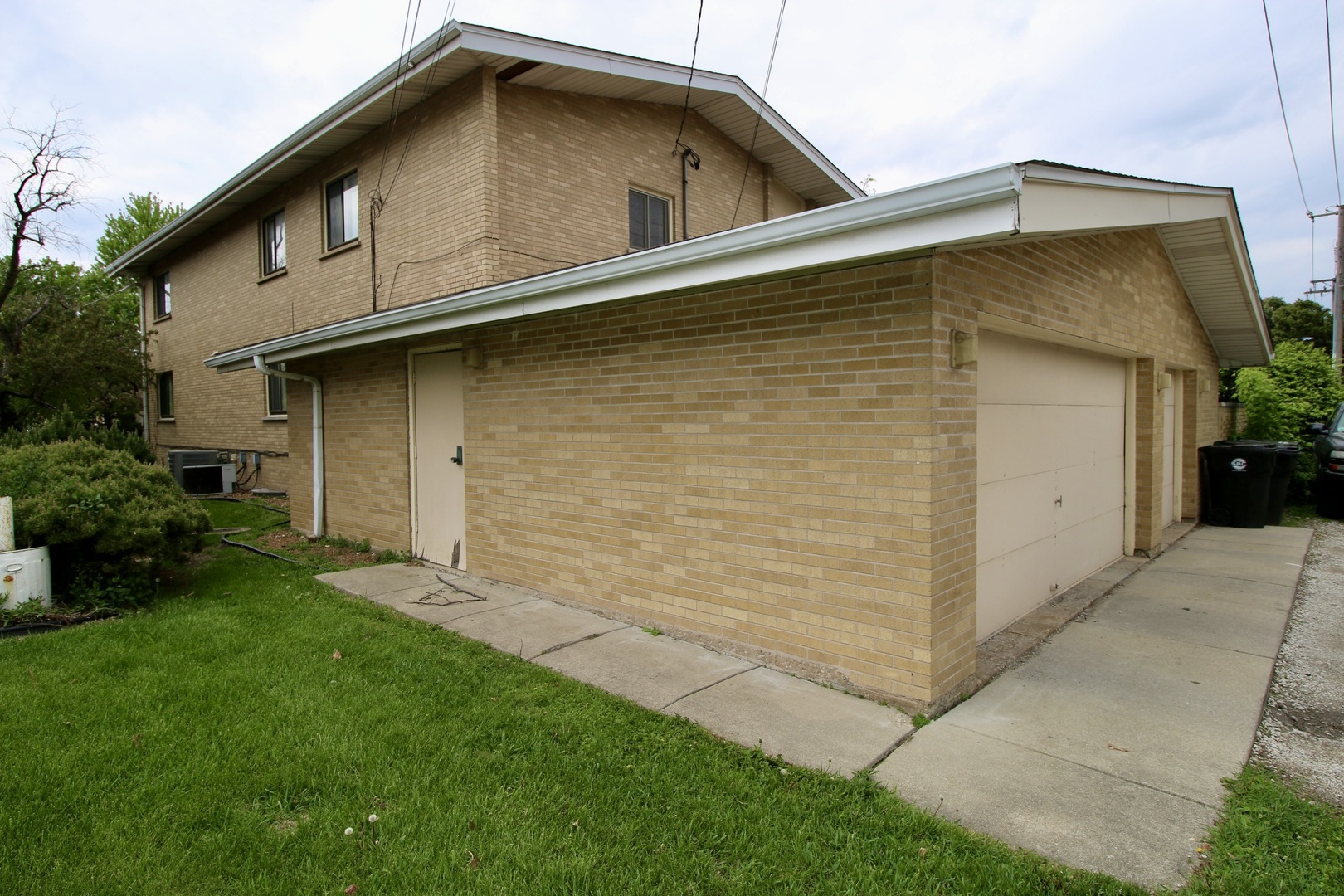 10357 Wight Street, Westchester, IL 60154