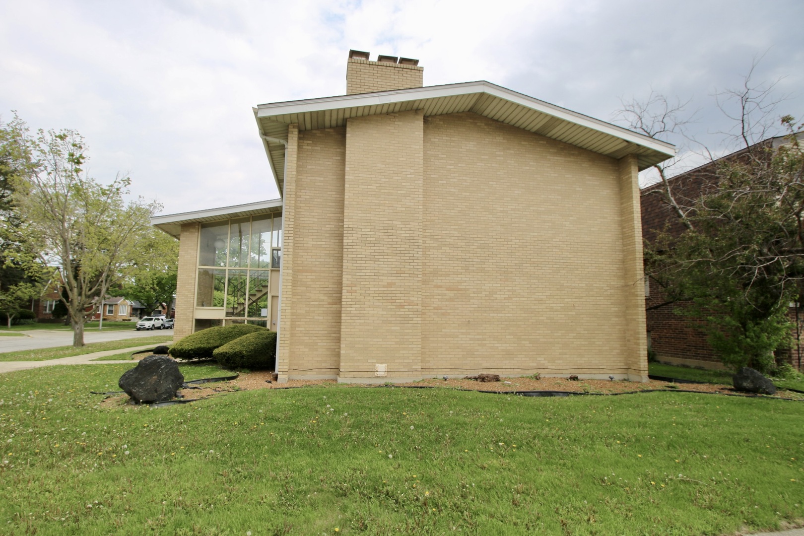 10357 Wight Street, Westchester, IL 60154