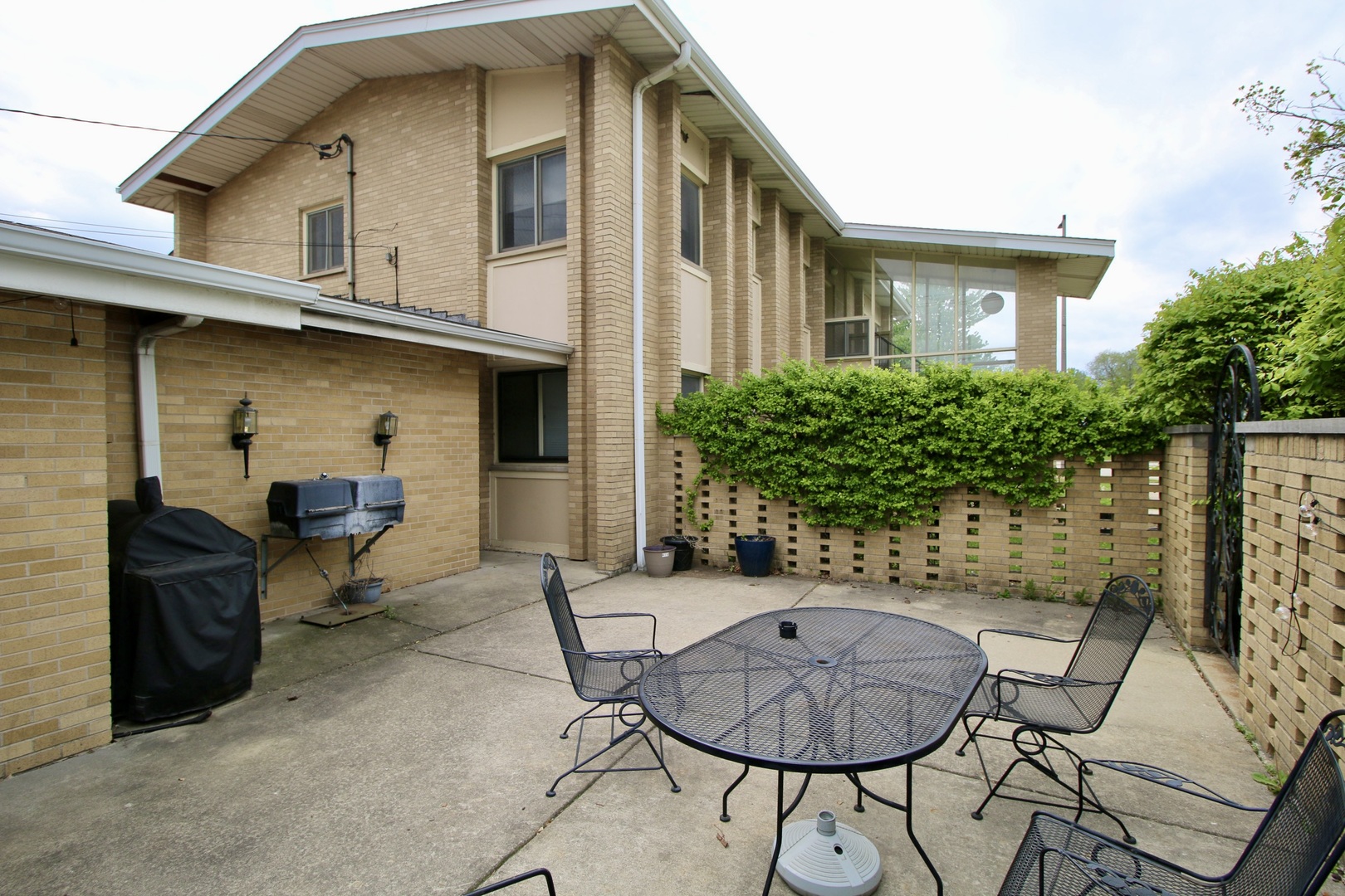 10357 Wight Street, Westchester, IL 60154