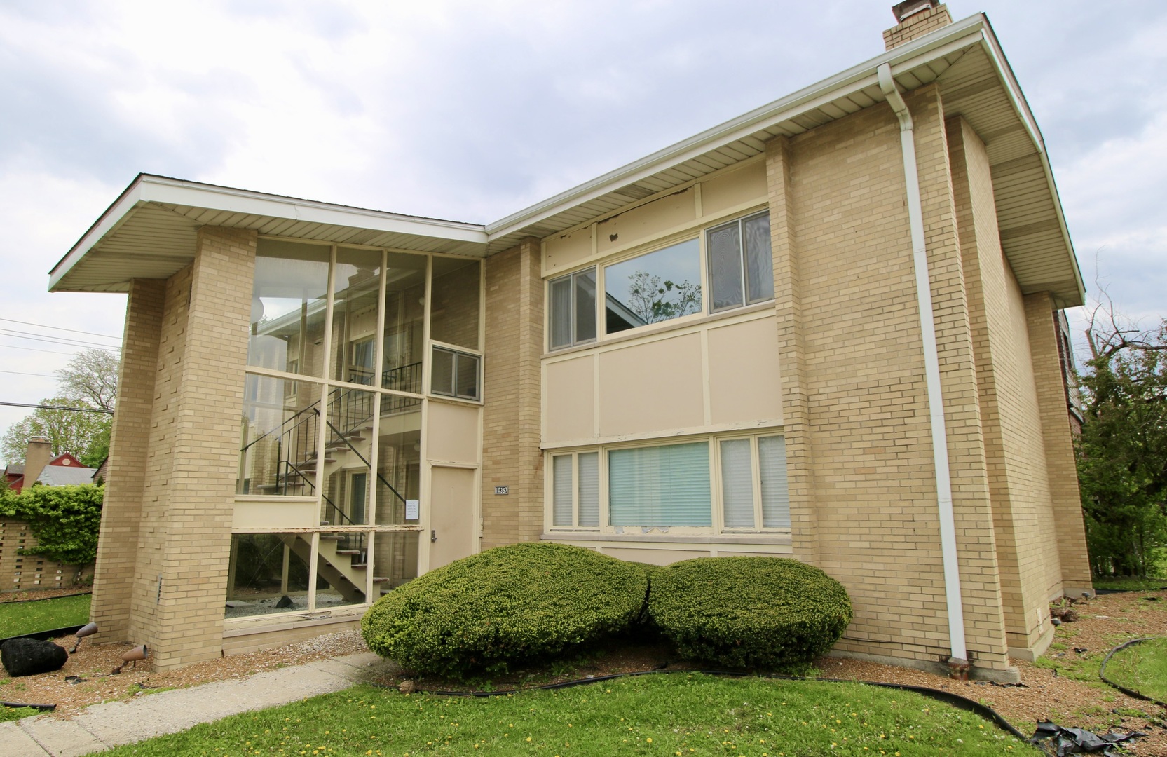 10357 Wight Street, Westchester, IL 60154