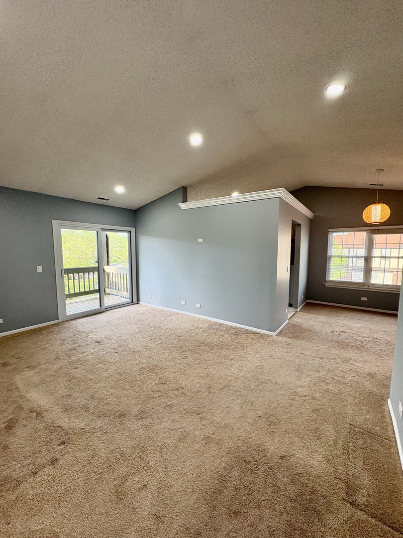 319 Deer Glen Way #2C, Bloomingdale, IL 60108