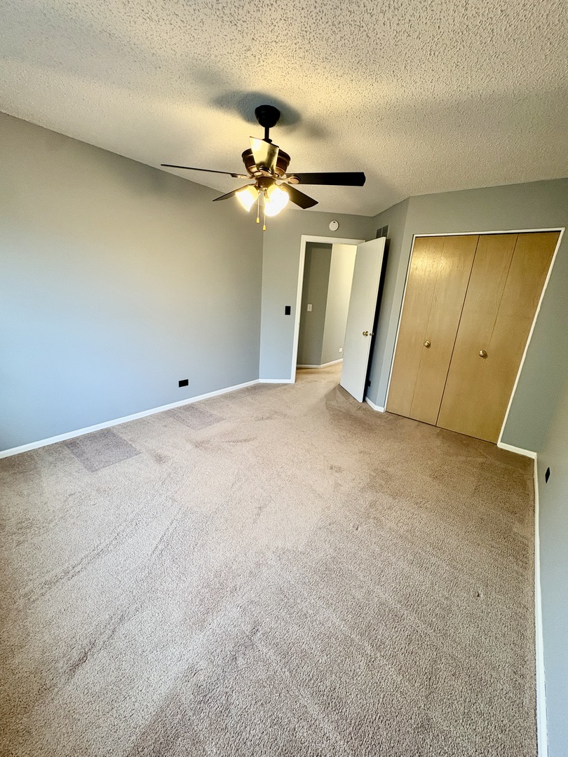 319 Deer Glen Way #2C, Bloomingdale, IL 60108
