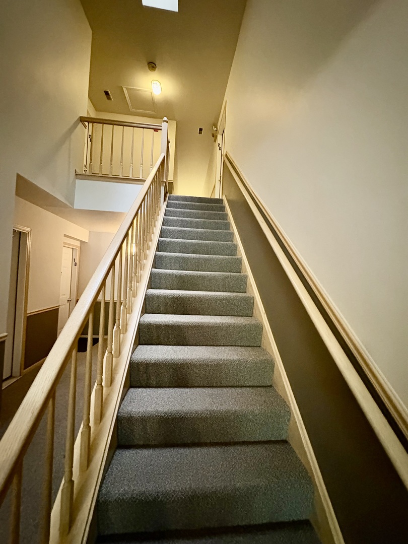 319 Deer Glen Way #2C, Bloomingdale, IL 60108
