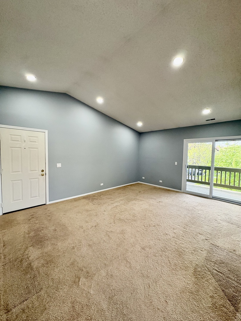 319 Deer Glen Way #2C, Bloomingdale, IL 60108