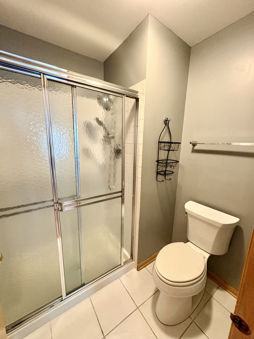 319 Deer Glen Way #2C, Bloomingdale, IL 60108