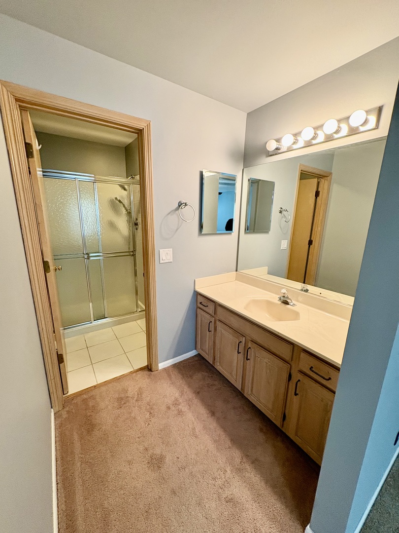 319 Deer Glen Way #2C, Bloomingdale, IL 60108