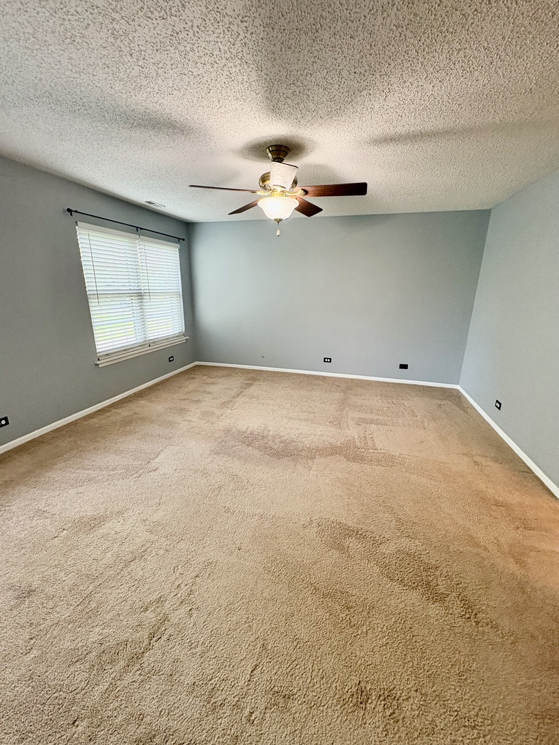 319 Deer Glen Way #2C, Bloomingdale, IL 60108