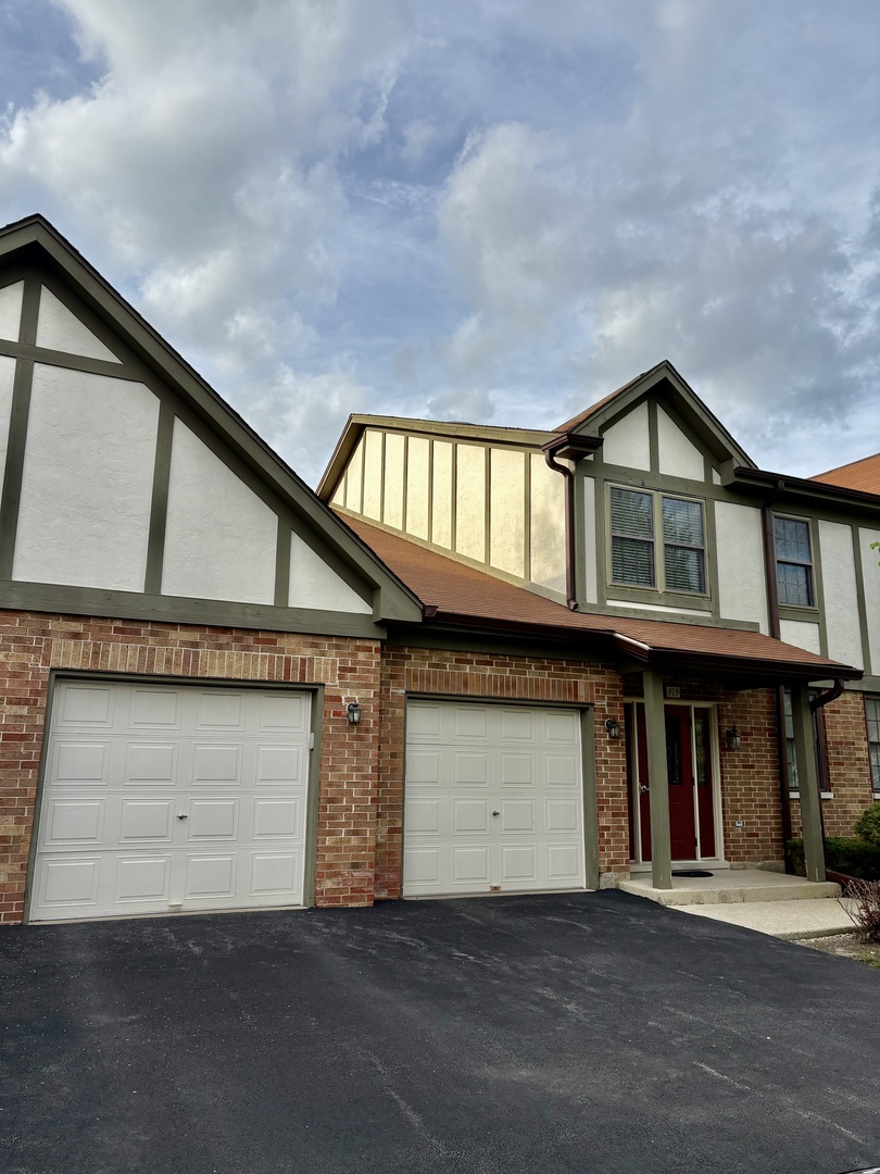319 Deer Glen Way #2C, Bloomingdale, IL 60108