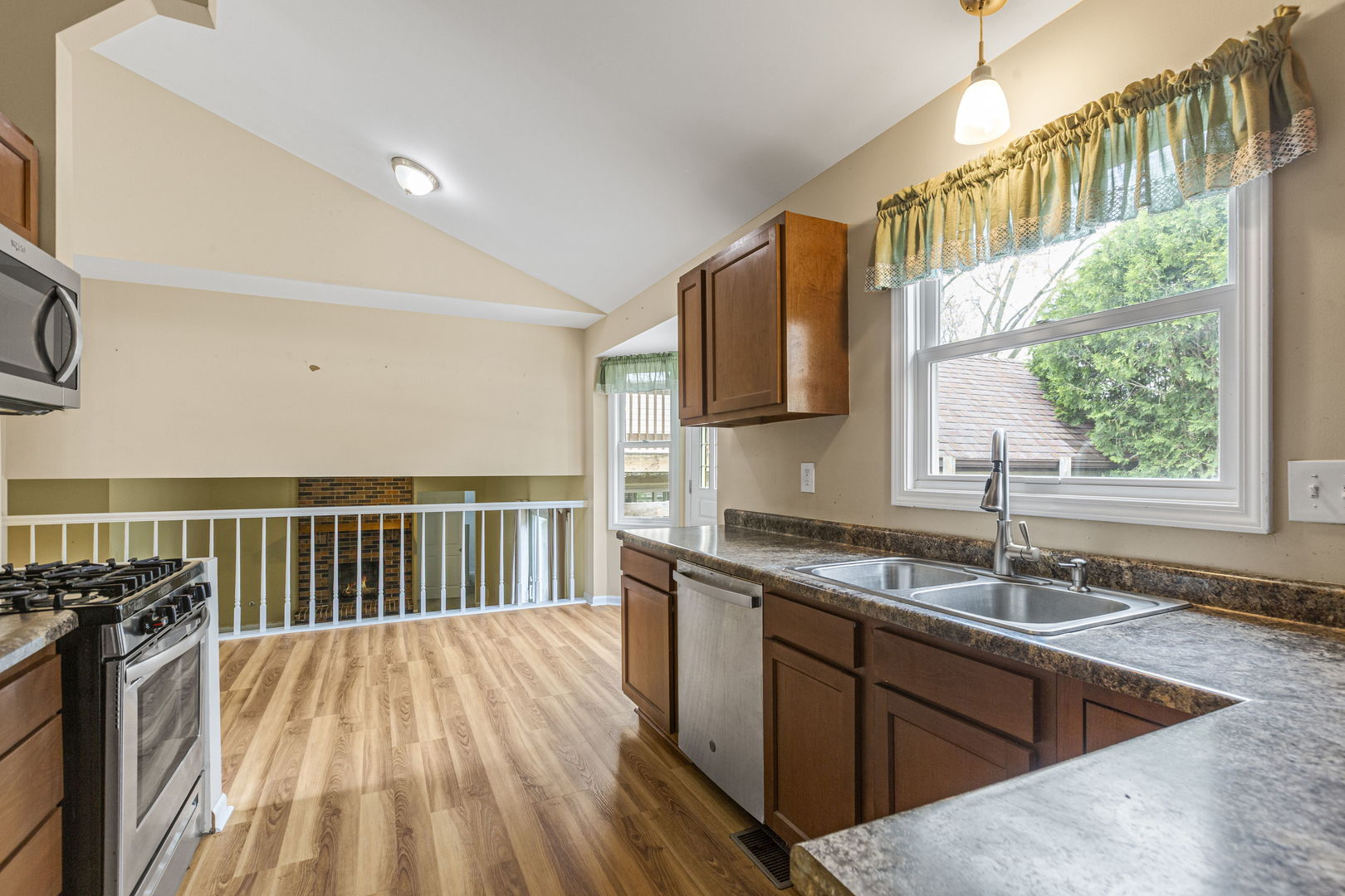 6 Cambridge Court, Cary, IL 60013