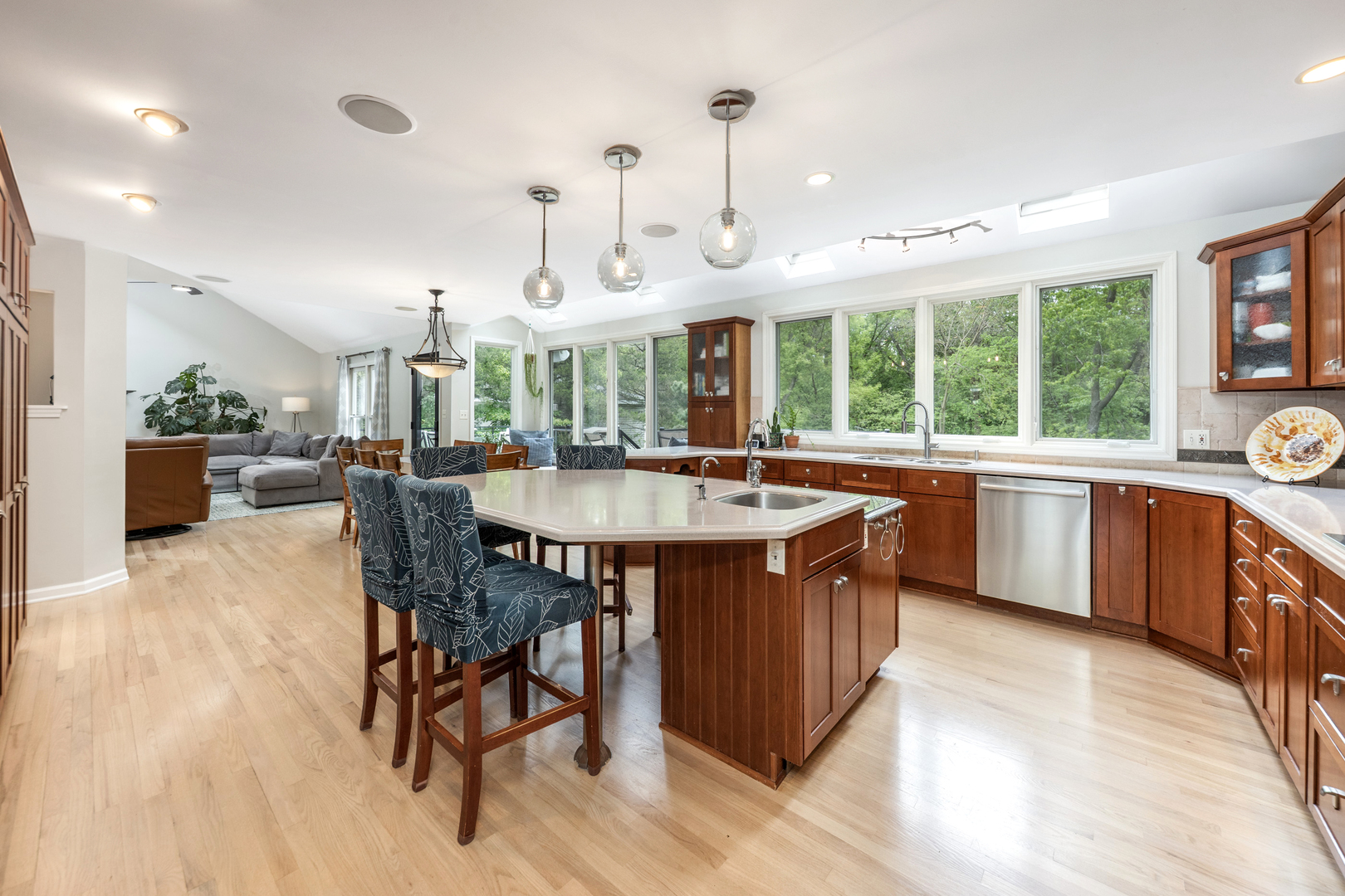 5419 Grand Avenue, Downers Grove, IL 60515
