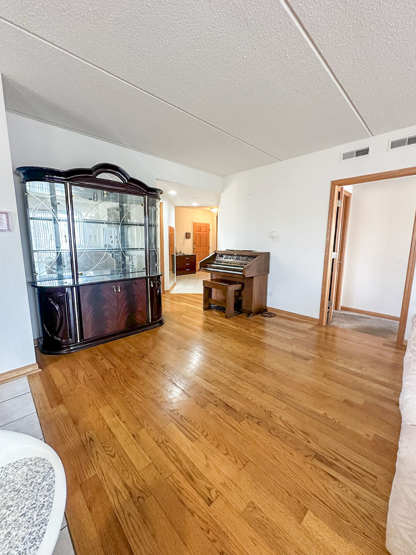 3258 N Harlem Avenue #209, Chicago, IL 60634