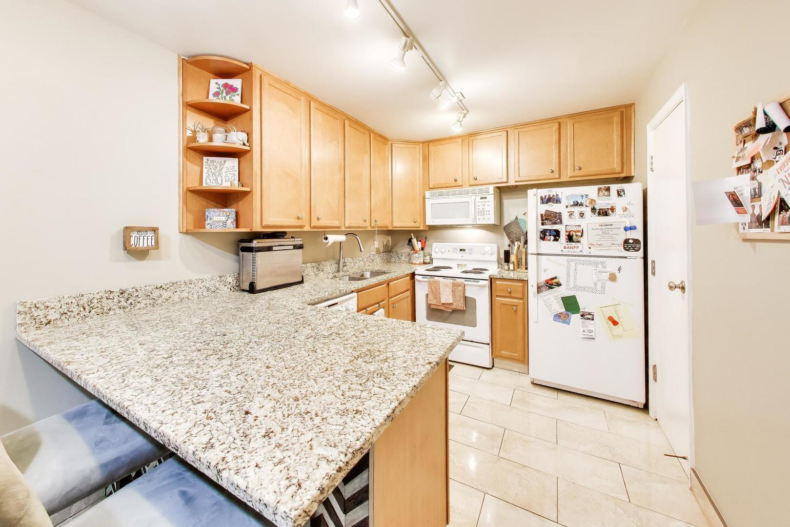 1501 Fairway Drive #1F, Lisle, IL 60532