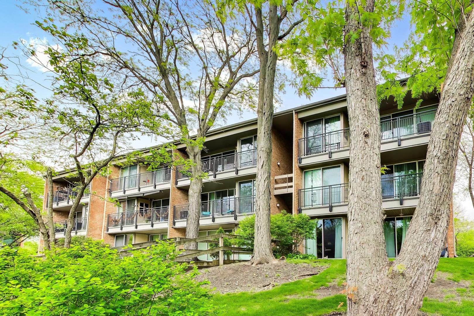 1501 Fairway Drive #1F, Lisle, IL 60532