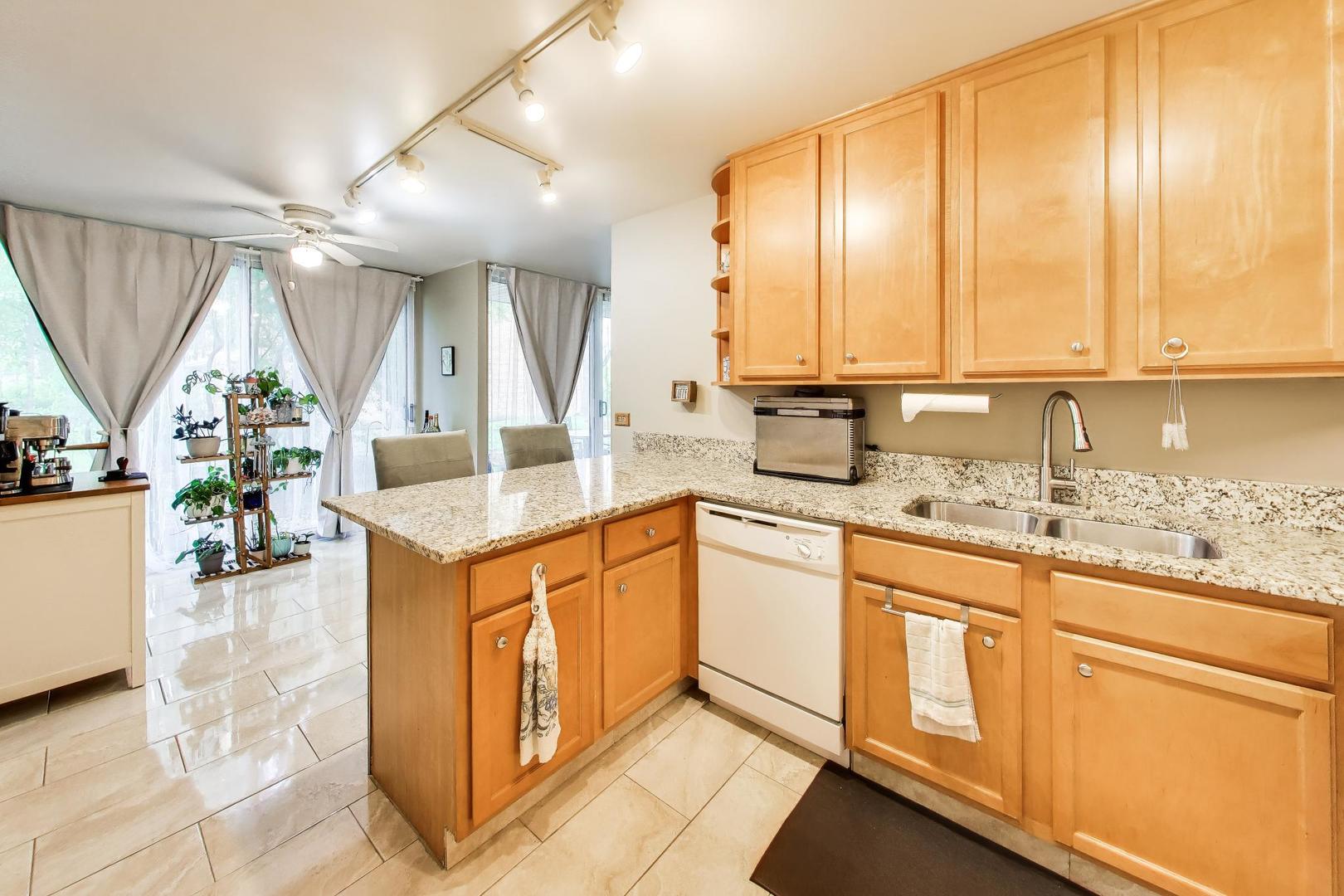 1501 Fairway Drive #1F, Lisle, IL 60532