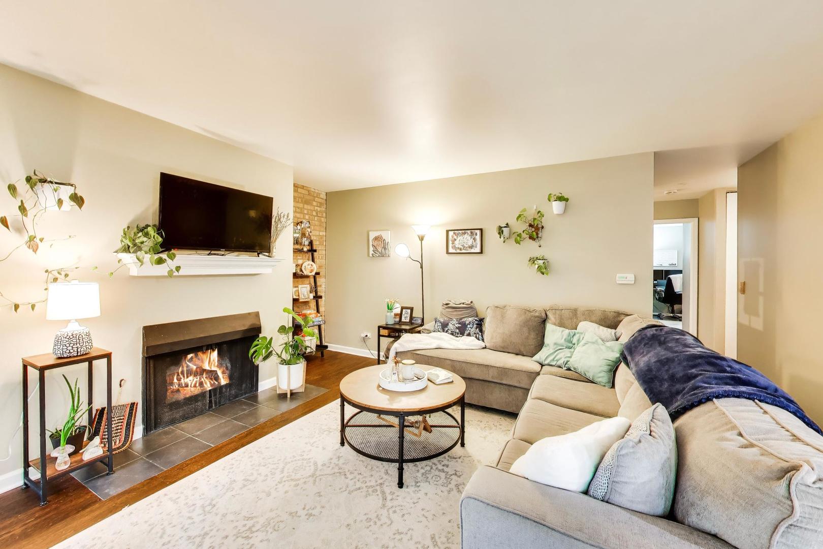 1501 Fairway Drive #1F, Lisle, IL 60532