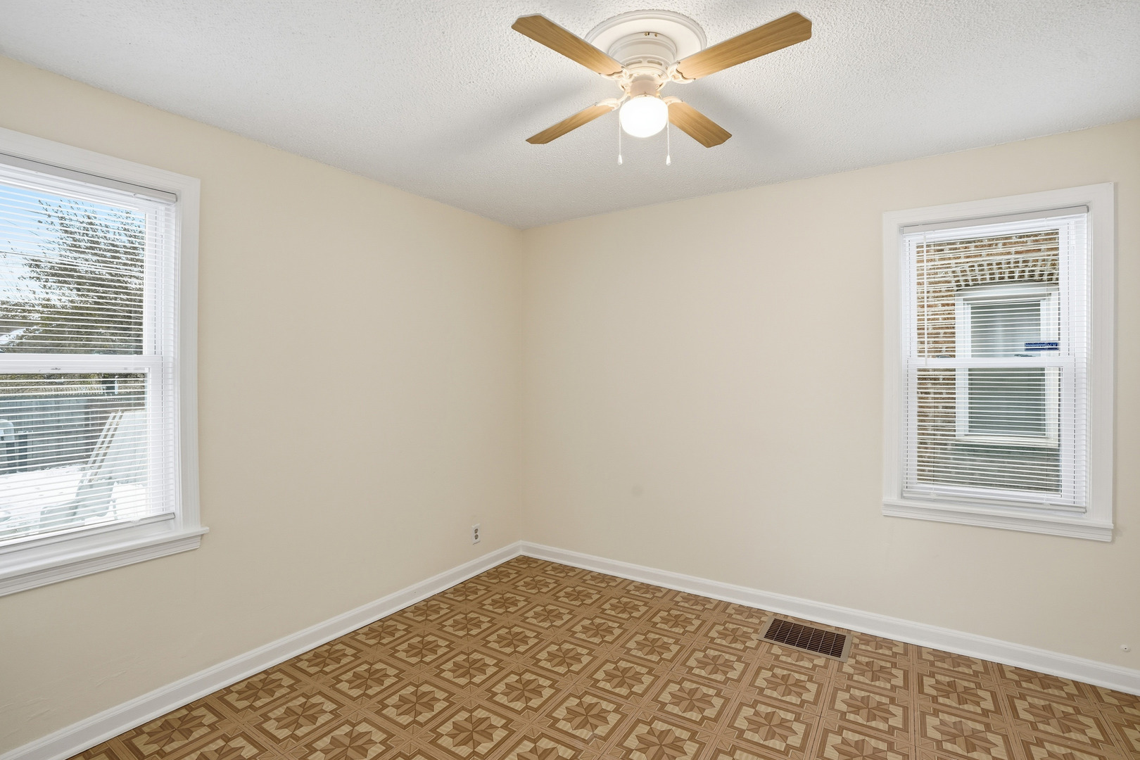 11056 S STATE LINE Road, Chicago, IL 60617