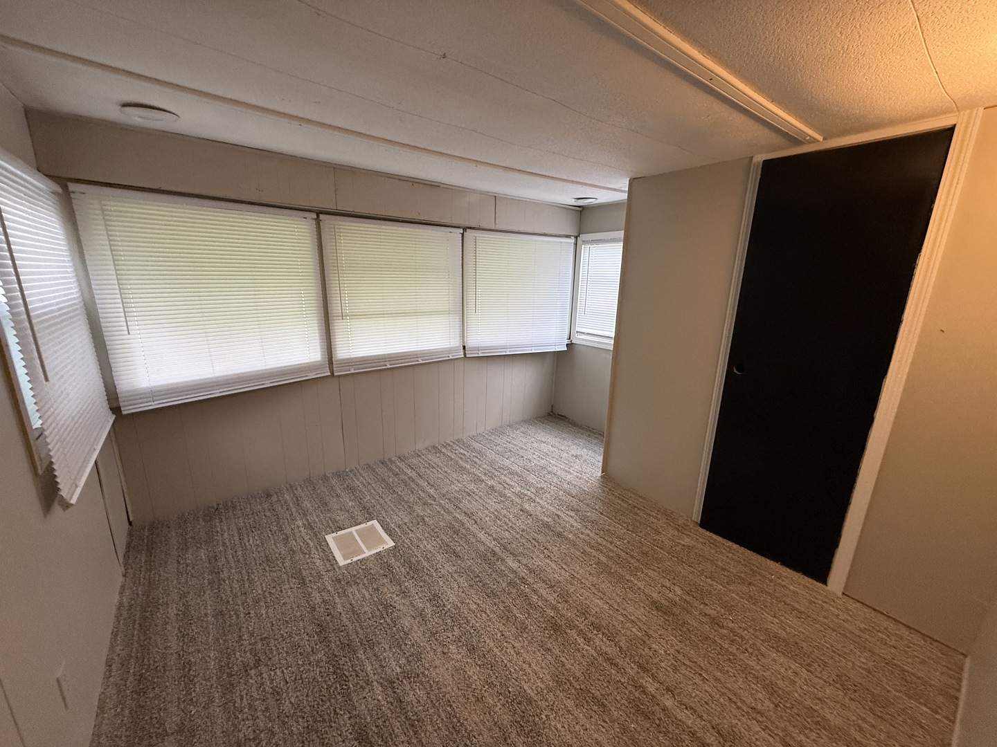 1712 S Dixie Highway #27, Crete, IL 60417