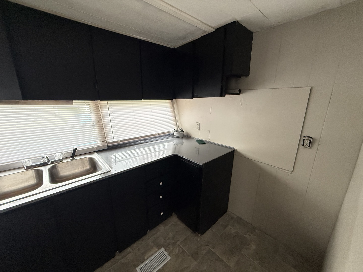 1712 S Dixie Highway #27, Crete, IL 60417