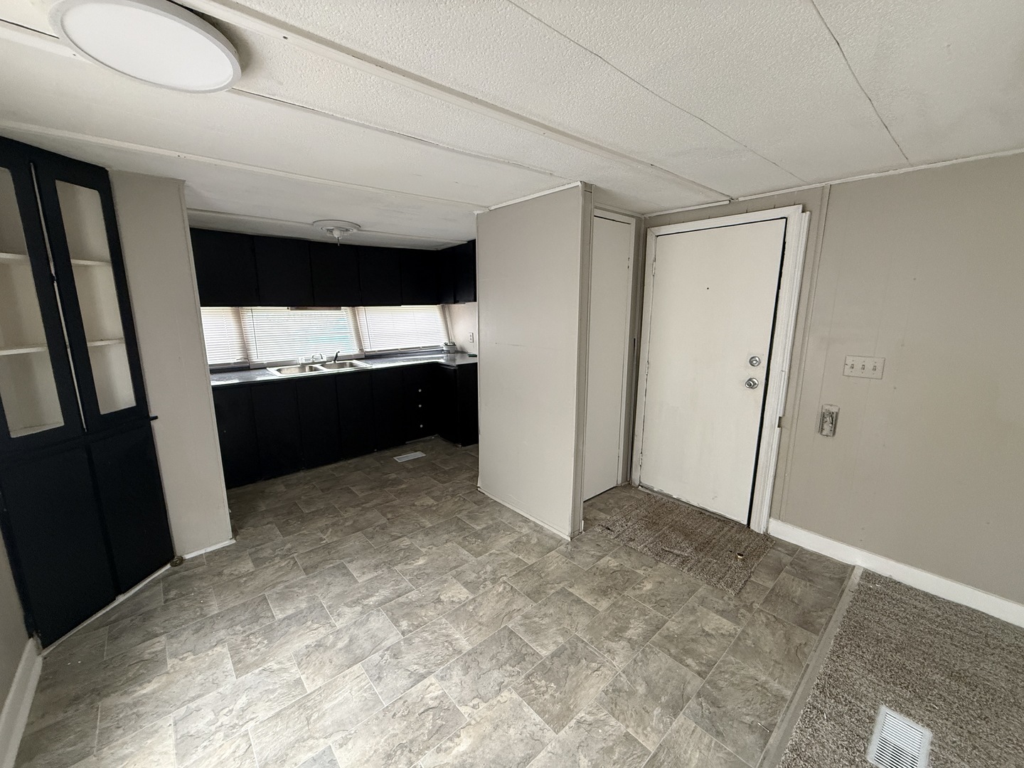 1712 S Dixie Highway #27, Crete, IL 60417