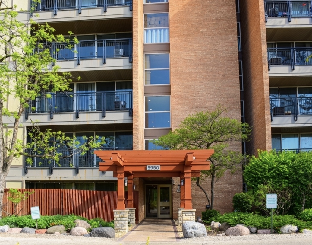 5950 Oakwood Drive #4A, Lisle, IL 60532