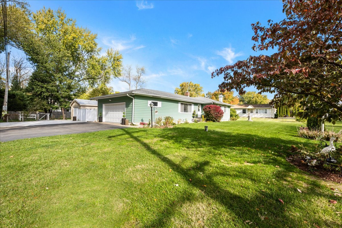 1302 Cary Road, Algonquin, IL 60102