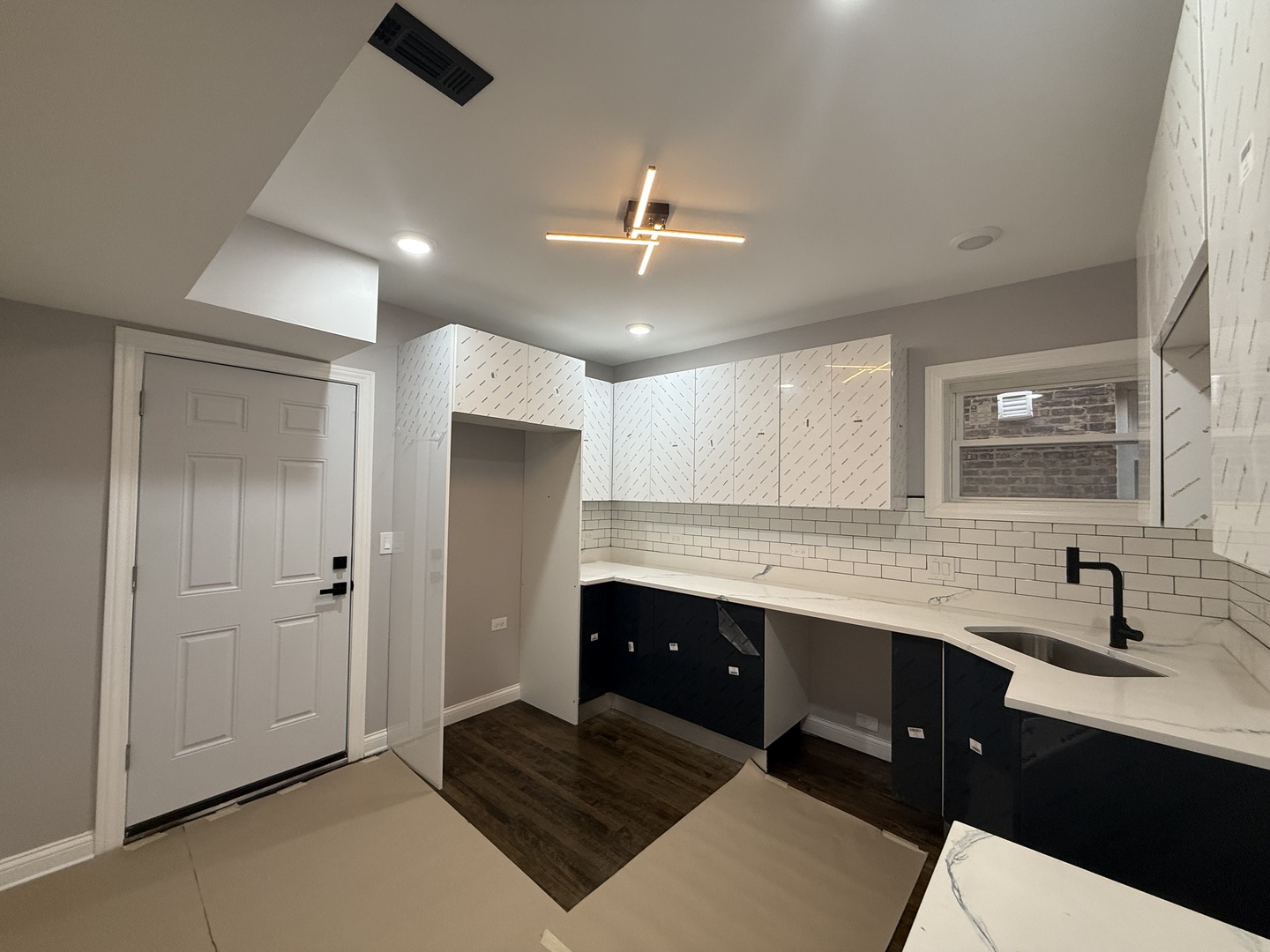 7932 S Champlain Avenue, Chicago, IL 60619