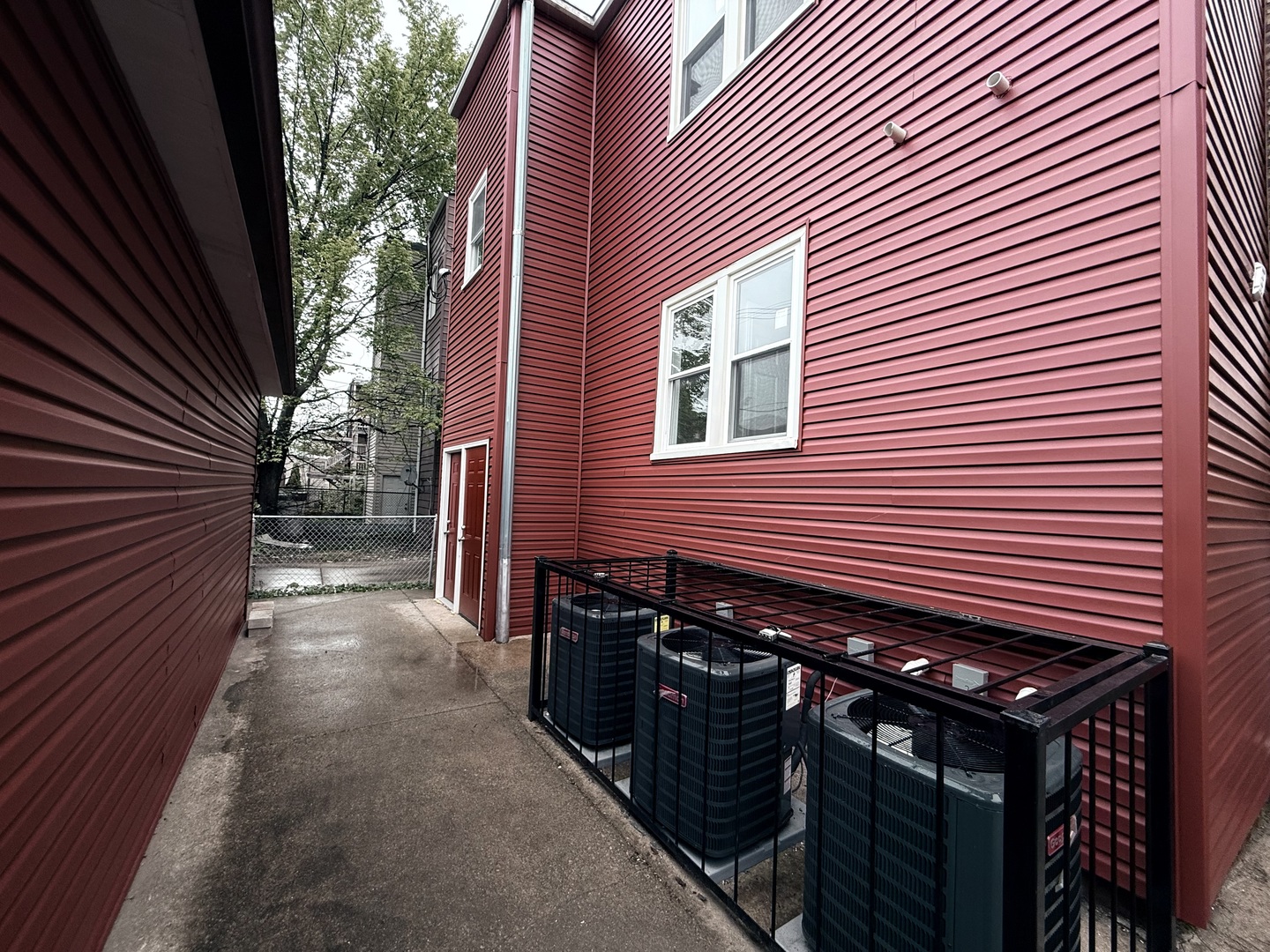 7932 S Champlain Avenue, Chicago, IL 60619
